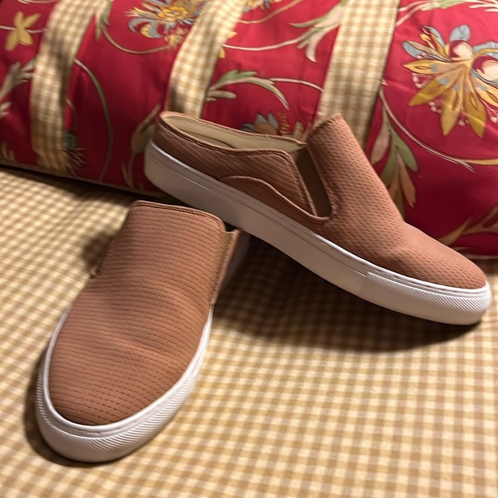 Skechers tan mules women’s size 8